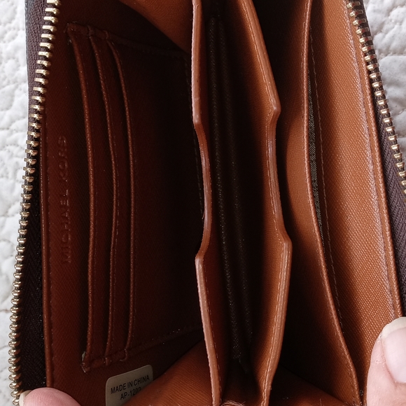 MK SMALL COIN WRISTLET/WALLETT - Picture 8 of 9